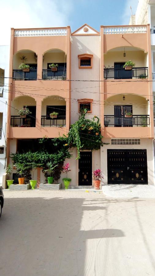 Delices Chez L'Habitant Diack Dakar Exteriör bild